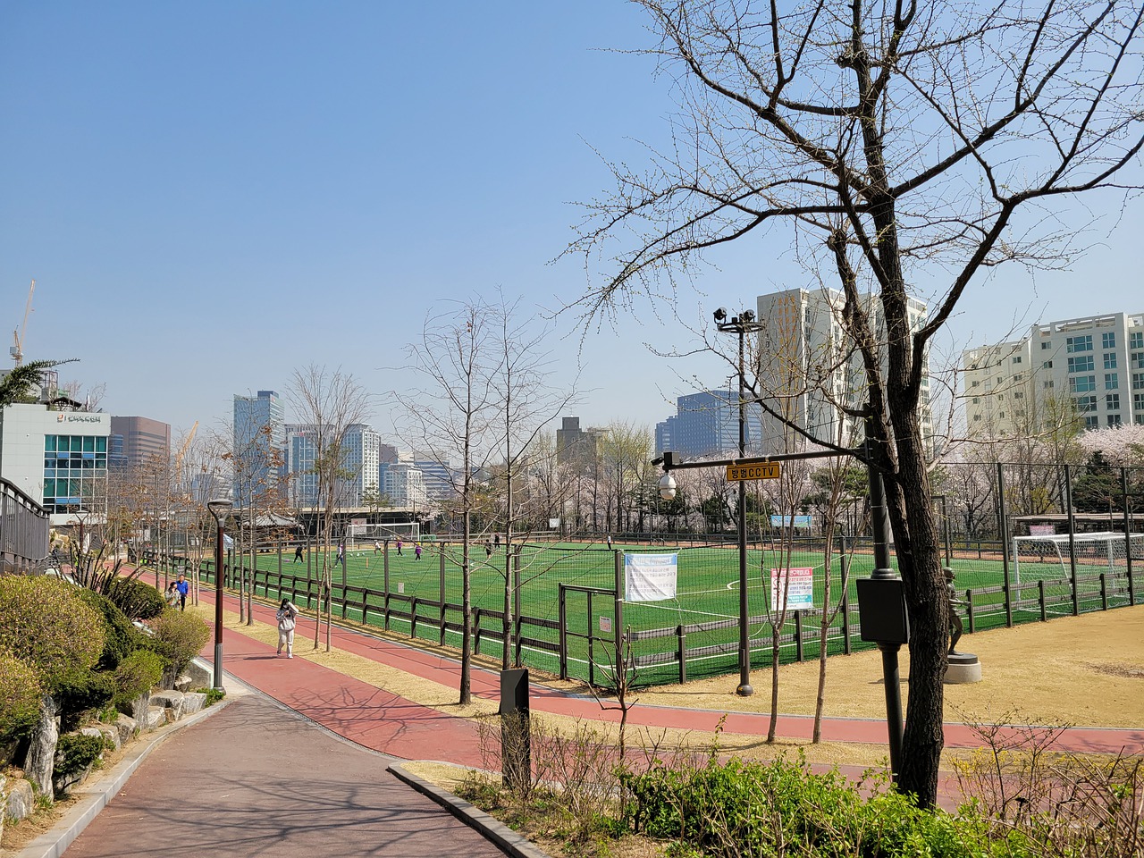 的报道就吸 的报道就吸